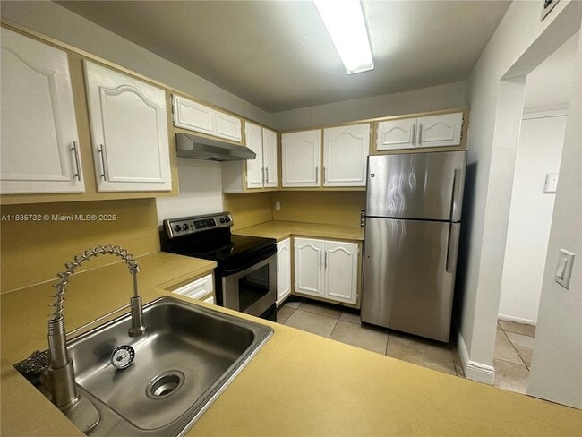 Building Photo - 13685 NE 10th Ave Unit 411