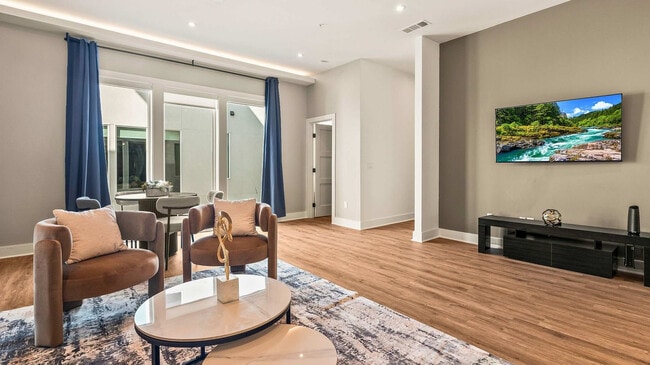 Photo - 1733 N Fitzhugh Ave Unit ID1226738P