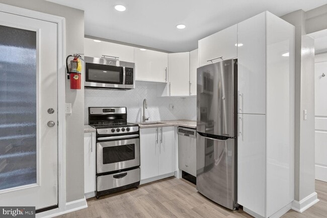 Photo - 451 M St NW
