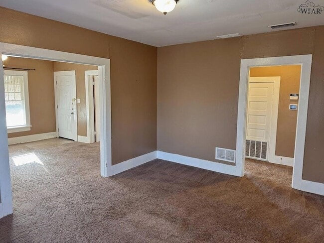 Photo - 1604 Britain St