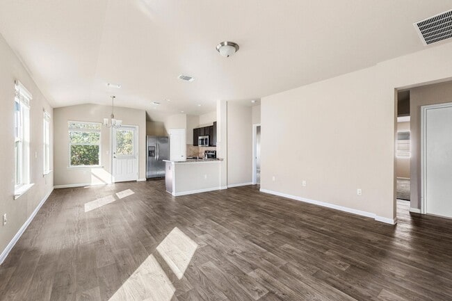 Photo - 910 Comal Run