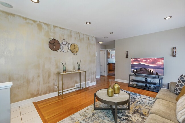 Photo - 7002 W Farragut Ave Unit ID1285019P