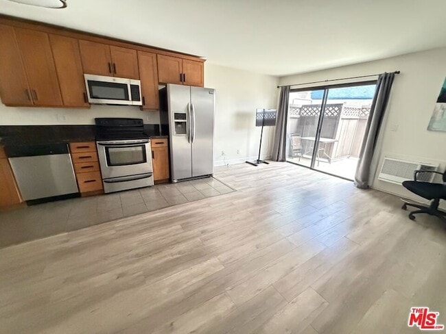 Photo - 10982 Roebling Ave