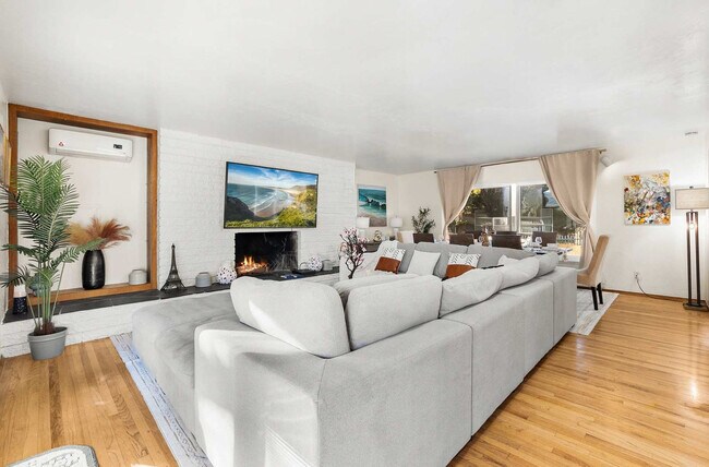 Photo - 4989 Randlett Dr Unit SI ID1464997P