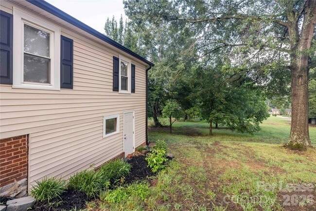 Photo - 1488 Hilltop St