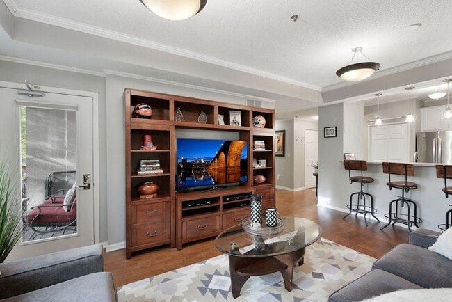 Photo - 645 N 1st St