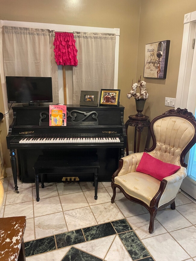 Photo - 176 Schools Dr Unit ID1343299P