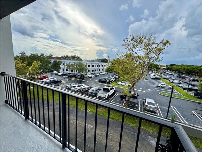 Photo - 10431 N Kendall Dr Unit D312