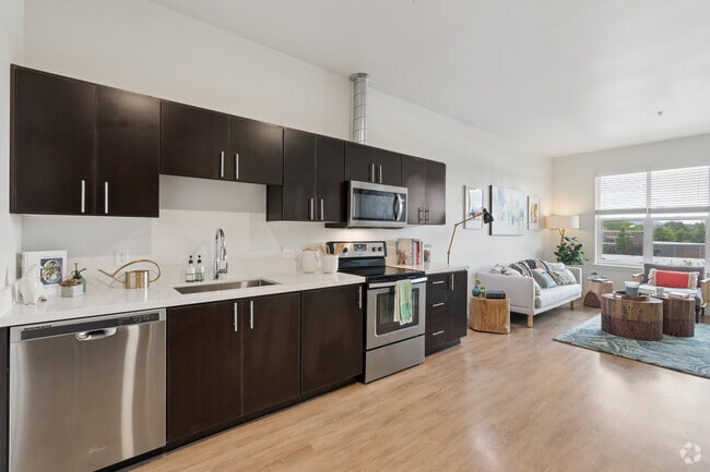 1BR, 1BA - 640SF - - Attwell off Main