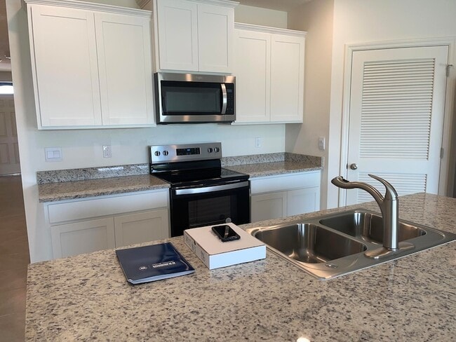 Photo - 866 Dugan CIR SE