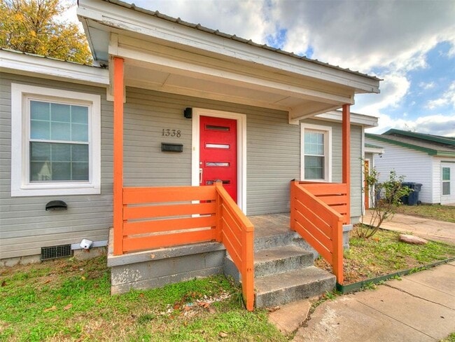 Building Photo - 1338 South Dr