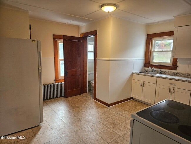 Photo - 1 Edward Ave