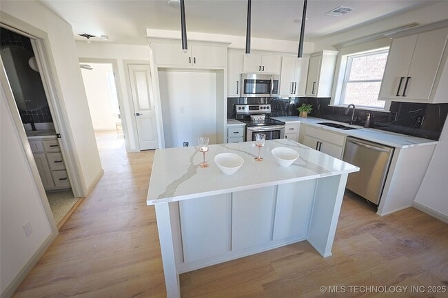 Photo - 108 W 2nd St Unit E