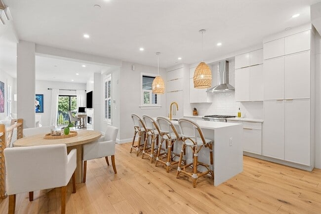 Photo - 722 E 5th St Unit TH