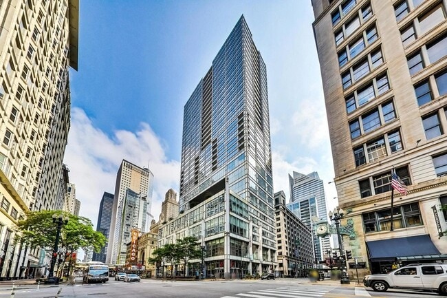 Building Photo - 8 E Randolph St Unit 1004
