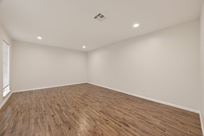 Photo - 422 Willow Vista Dr