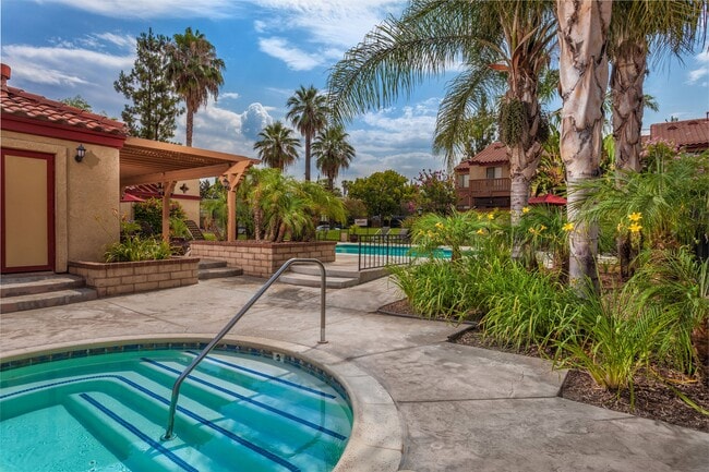 Photo - Red Oak Villas Apartments