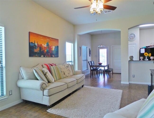 Photo - 2711 Silver Oak Dr