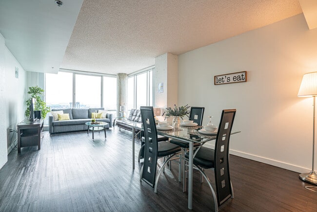 Photo - 511 W Pratt St Unit ID1013809P