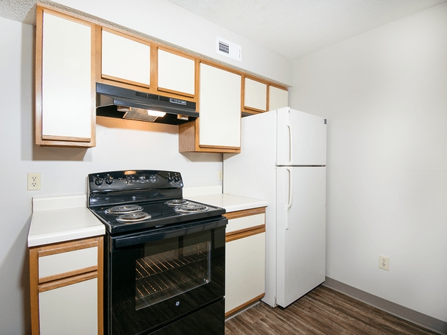 Electric Range and Oven - Northridge Crossing Apartments and Townhomes