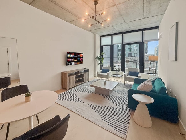 Building Photo - 1247 N 2nd St Unit ID1317866P