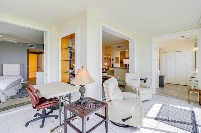 Building Photo - 5799 NE Island Cove Way Unit SI ID1385725P