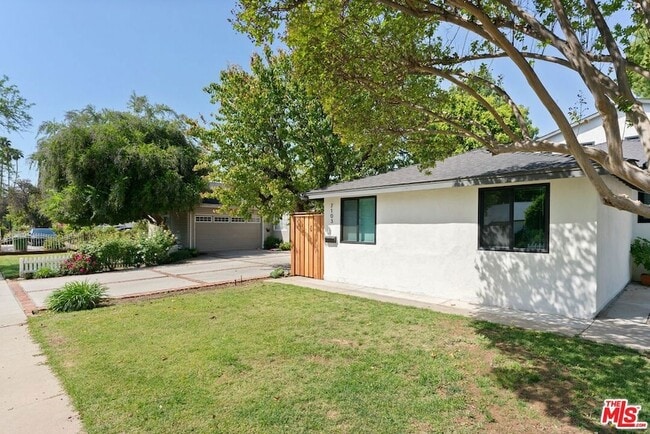 Building Photo - 7103 Hatillo Ave