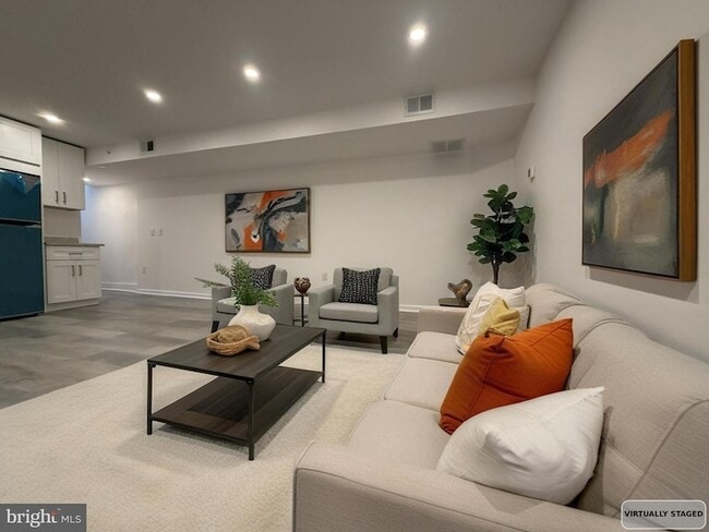 Building Photo - 45 E High St Unit 2