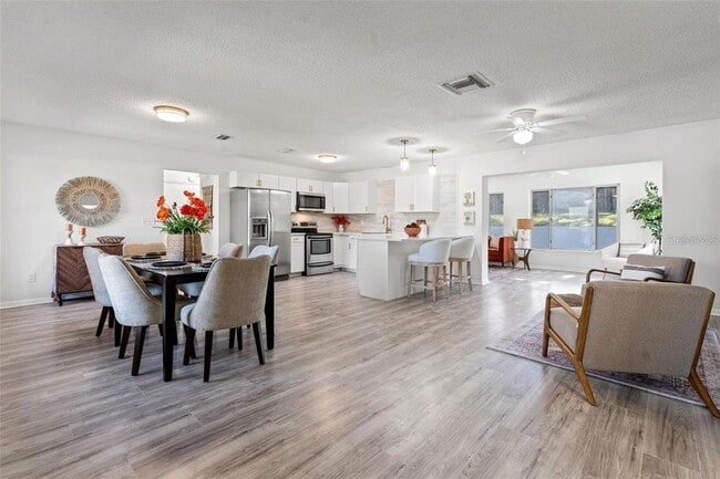 Photo - 7370 Holiday Dr