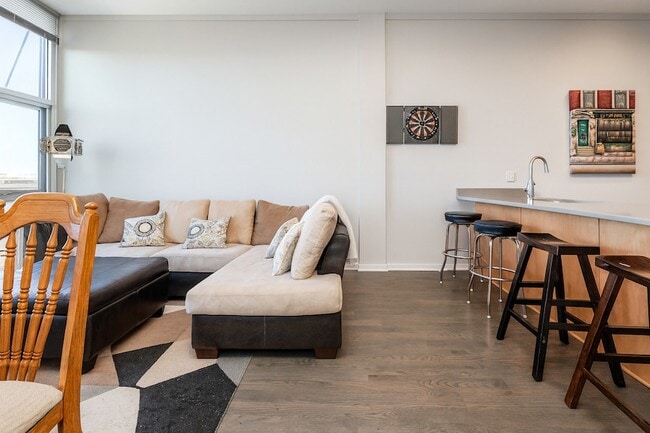 Photo - 1540 W Fullerton Ave Unit 405