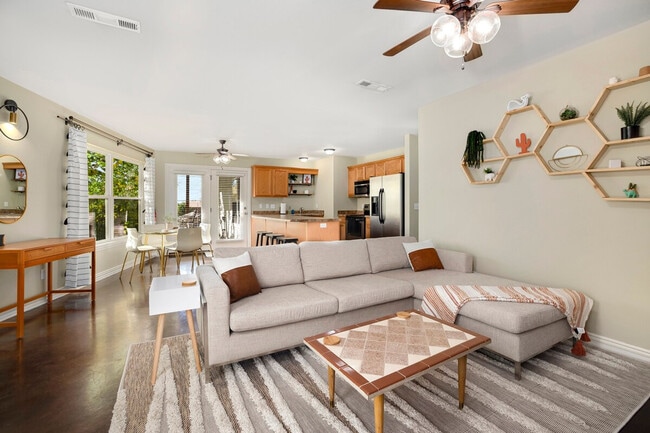 Photo - 431 W Patricia Ln Unit ID1221820P