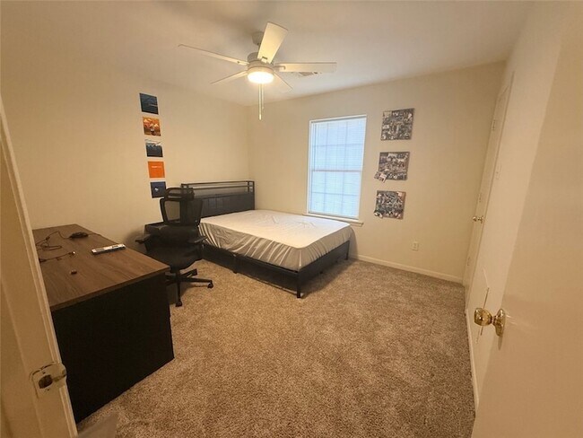 Photo - 826 Nimitz St