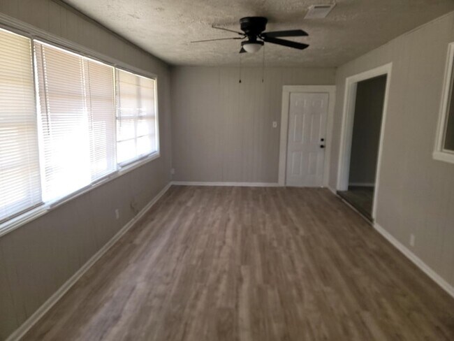 Photo - 5934 Ridgeway Dr