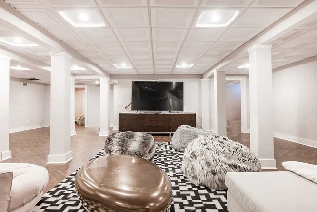 Photo - 19 Old School House Ln Unit ID1350583P