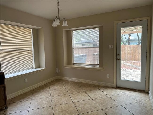 Photo - 706 Luke Ln