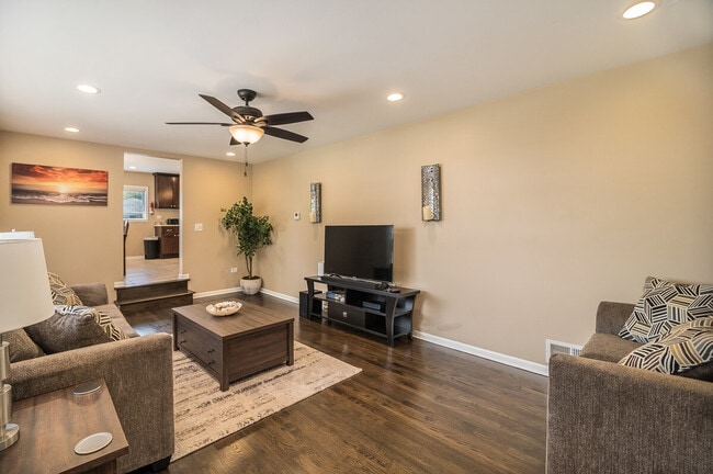 Photo - 16 W Edward St Unit SI ID1285026P