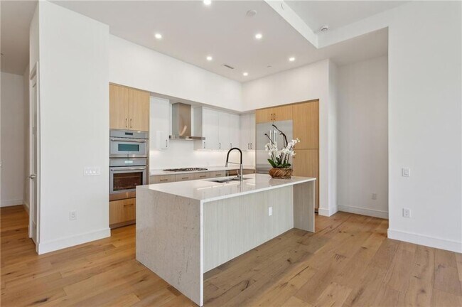 Photo - 2425 Peachtree Rd NE Unit 403