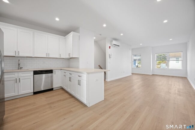 Photo - 29 Village Rd