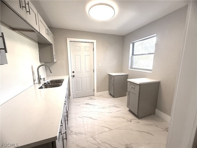 Photo - 3350 Apache St