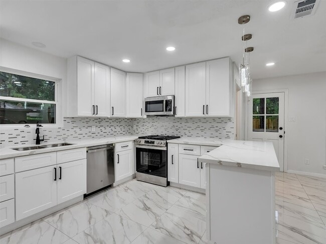 Building Photo - 4023 Laverock Rd