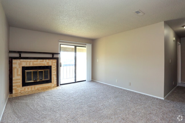 2bd Flat Fireplace - Reflections at Stillwater