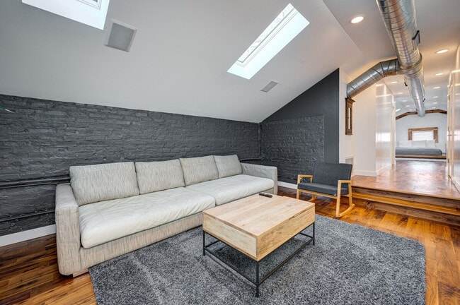 Photo - 1519 W Superior St Unit ID1255747P