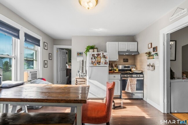 Photo - 383 Davis St