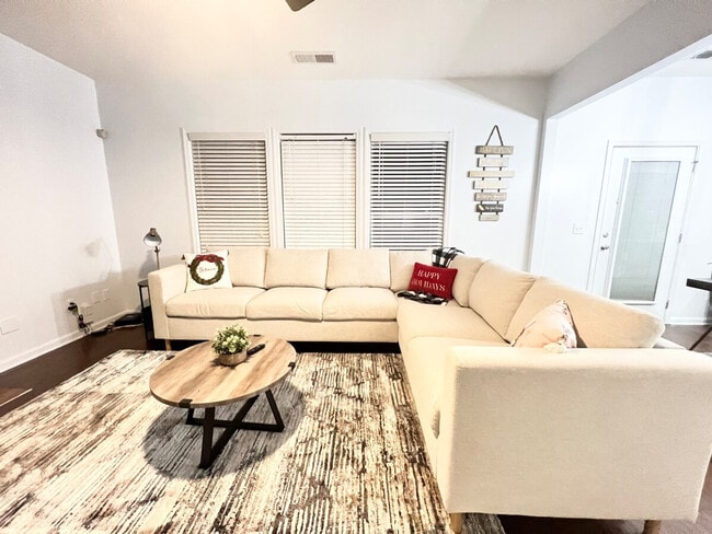 Photo - 6009 Mock Ives Ct NE Unit ID1341828P