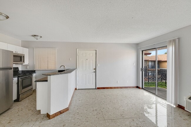 Photo - Country Creek Apartments