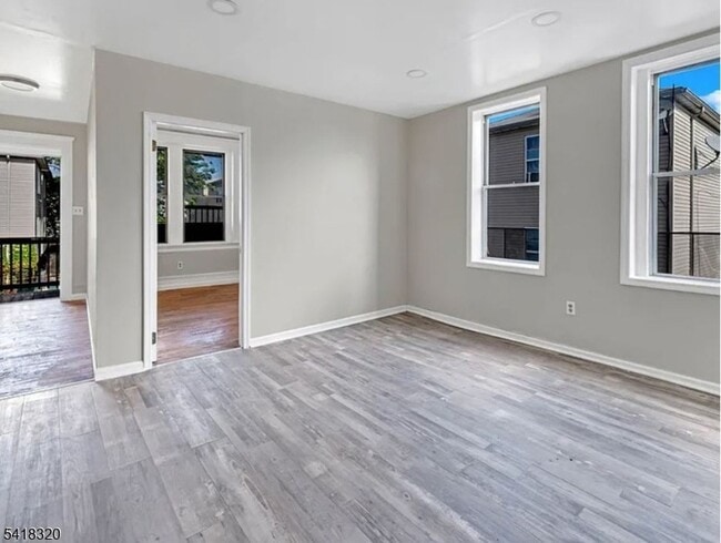 Building Photo - 84 Second St Unit 4