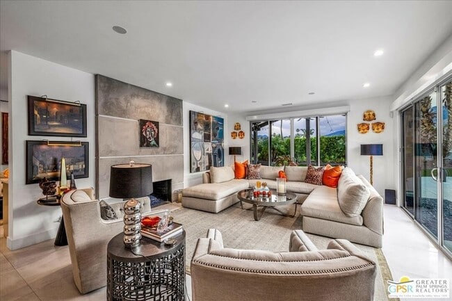 Photo - 605 E Sierra Way