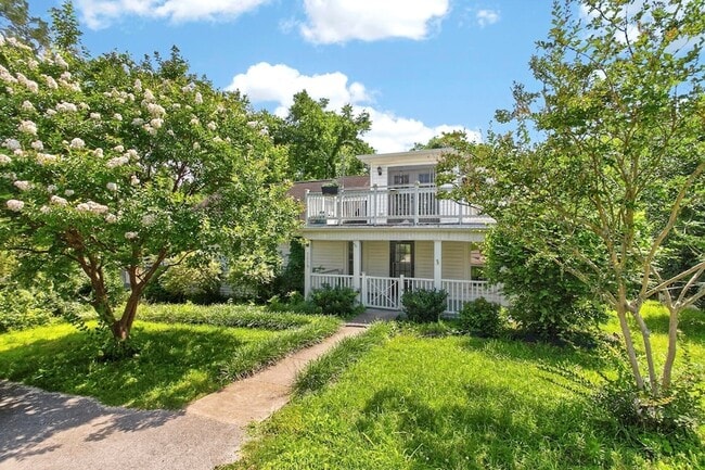 Photo - 3008 Lakeshore Dr