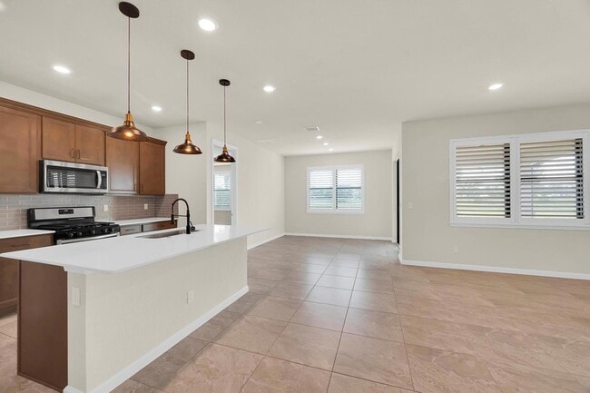 Photo - 680 SE Villandry Way