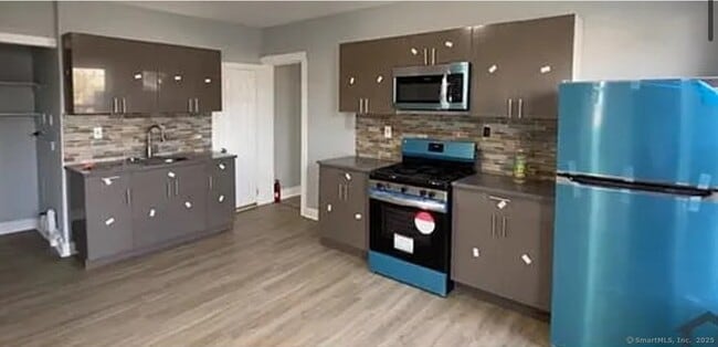 Building Photo - 109 Caroline St